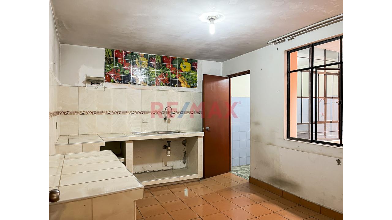 Casa Multifamiliar Con 2 Departamentos Independientes Y Zonificación Cv/Rdm" - 14