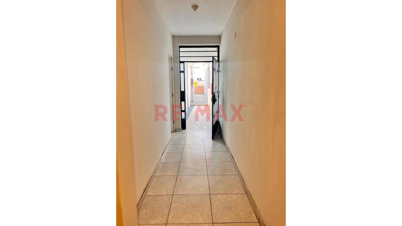Se Vende Local Comercial De 3 Pisos De 226.51 Mt2 En Villa De Contadores En Toda Avenida Eguren Ideal Para Hotel O Empresas Administrativa A 444,000 Dólares - 9