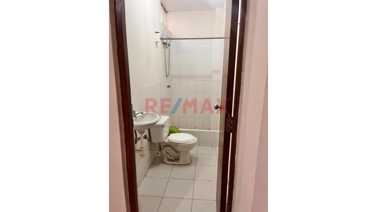 Se Vende Local Comercial De 3 Pisos De 226.51 Mt2 En Villa De Contadores En Toda Avenida Eguren Ideal Para Hotel O Empresas Administrativa A 444,000 Dólares - 15