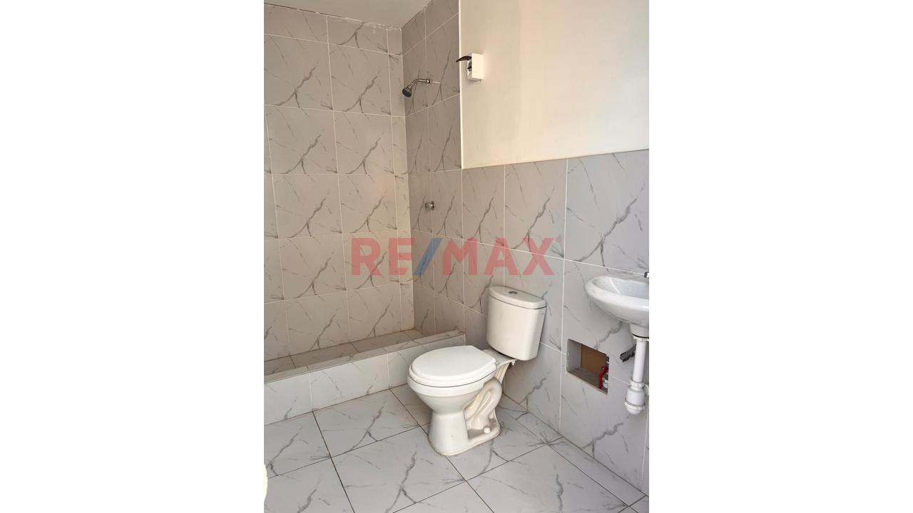 Se Vende Local Comercial De 3 Pisos De 226.51 Mt2 En Villa De Contadores En Toda Avenida Eguren Ideal Para Hotel O Empresas Administrativa A 444,000 Dólares - 11