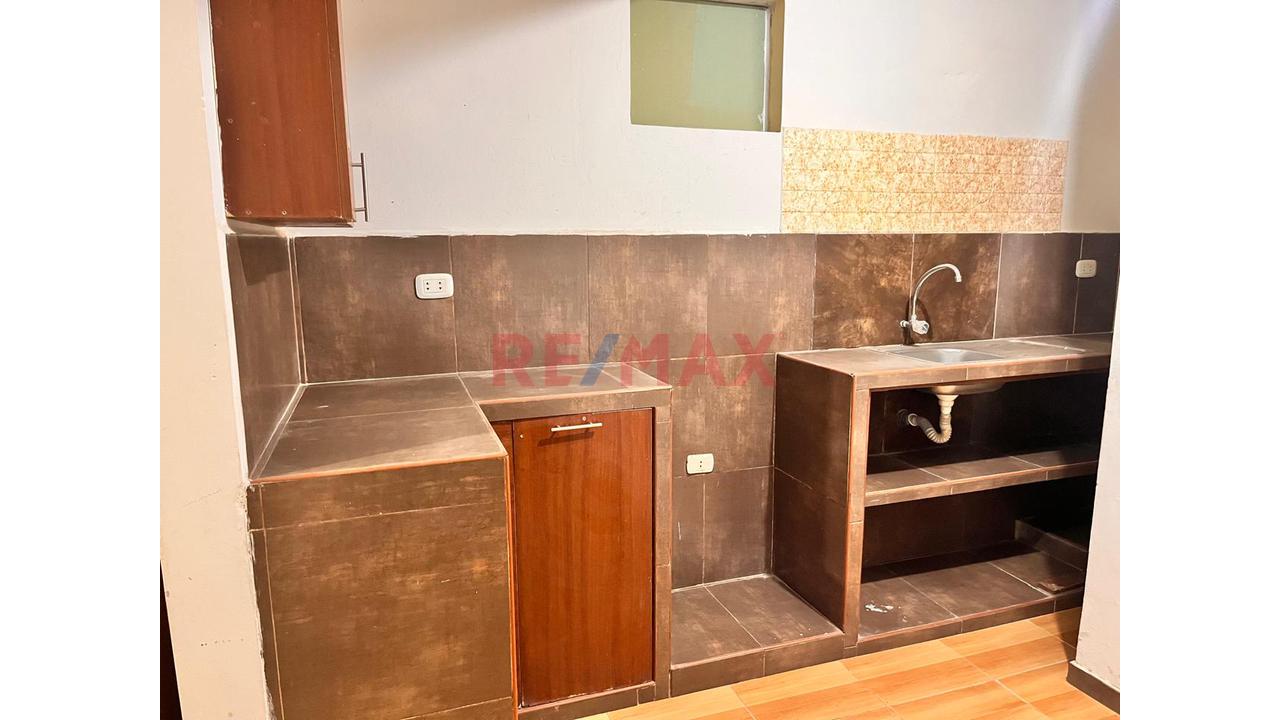 Se Vende Local Comercial De 3 Pisos De 226.51 Mt2 En Villa De Contadores En Toda Avenida Eguren Ideal Para Hotel O Empresas Administrativa A 444,000 Dólares - 14