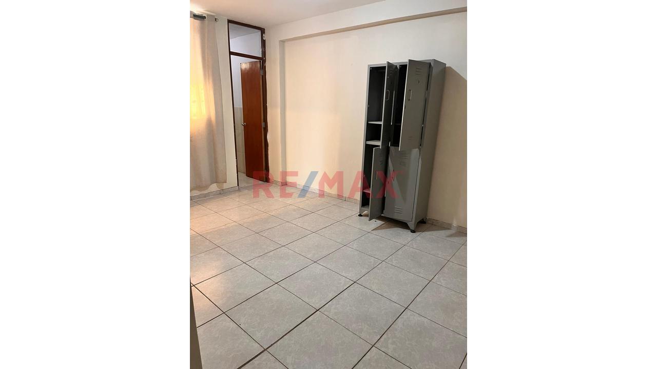 Se Vende Local Comercial De 3 Pisos De 226.51 Mt2 En Villa De Contadores En Toda Avenida Eguren Ideal Para Hotel O Empresas Administrativa A 444,000 Dólares - 6