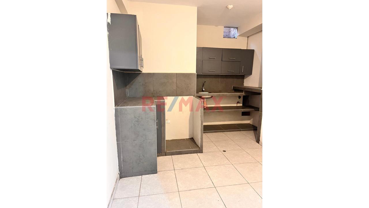 Se Vende Local Comercial De 3 Pisos De 226.51 Mt2 En Villa De Contadores En Toda Avenida Eguren Ideal Para Hotel O Empresas Administrativa A 444,000 Dólares - 12