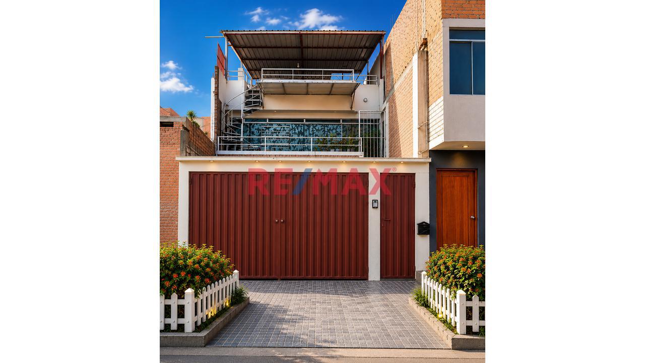 ¡Casa De 03 Pisos (01 Departamentos Por Cada Piso) A.T.: 120Mt2, Cada Piso Independizado En Sunarp! - Oportunidad Única En Ancón!