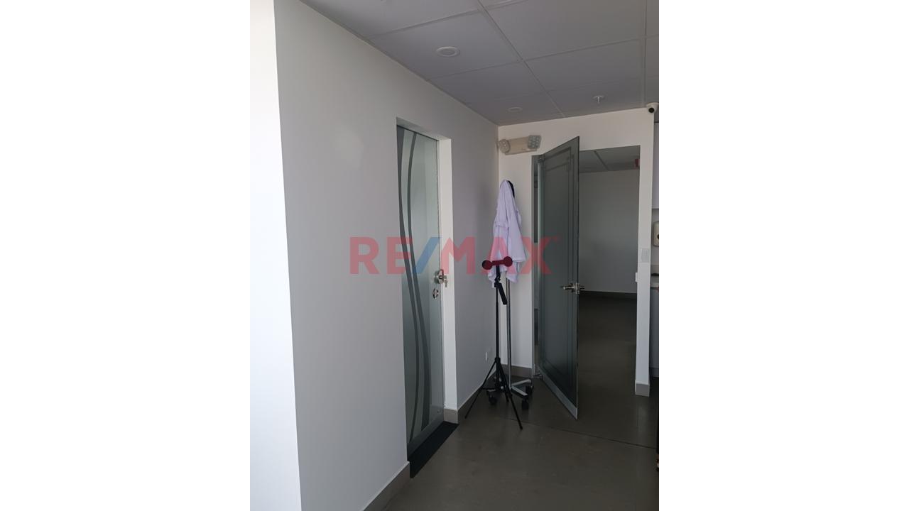 🏢✨ Oficina / Consultorio En Venta – Av. Arequipa, Lima - 9