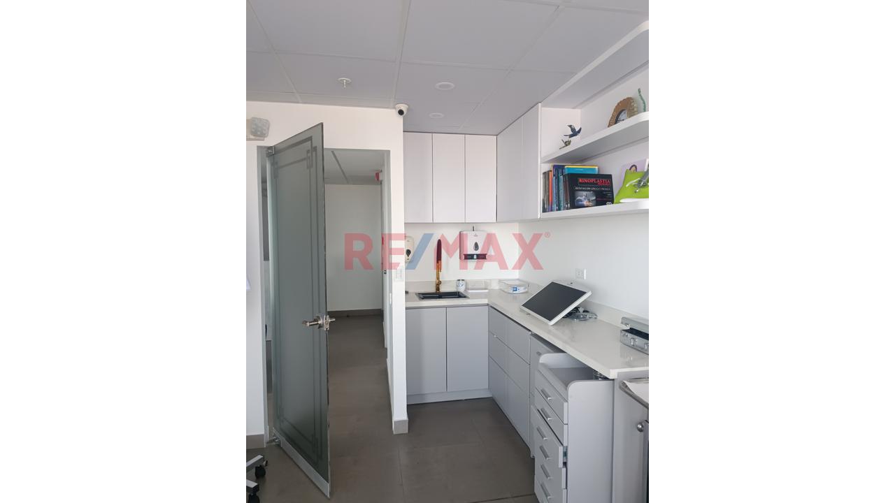 🏢✨ Oficina / Consultorio En Venta – Av. Arequipa, Lima - 6