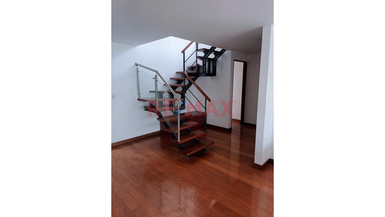 Exclusivo Dúplex En Chacarilla: Con Piscina, Doble Terraza, 2 Cocheras Paralelas Y Depósito – Surco - 4