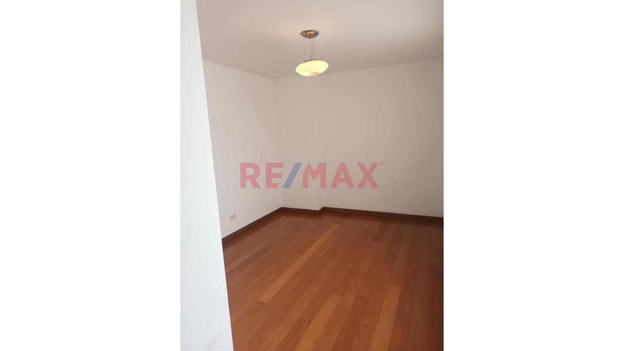 Exclusivo Dúplex En Chacarilla: Con Piscina, Doble Terraza, 2 Cocheras Paralelas Y Depósito – Surco - 9