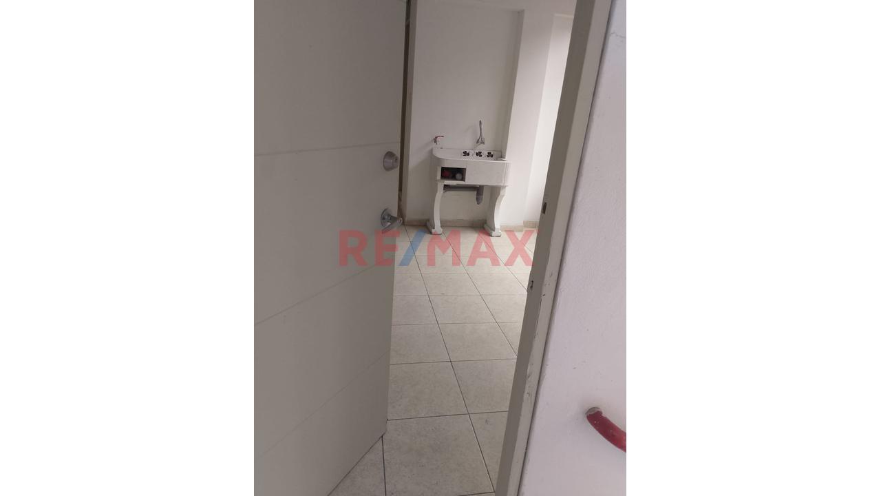 ¡Amplio Departamento En 3Er Piso En Av. Argentina! — foto 3
