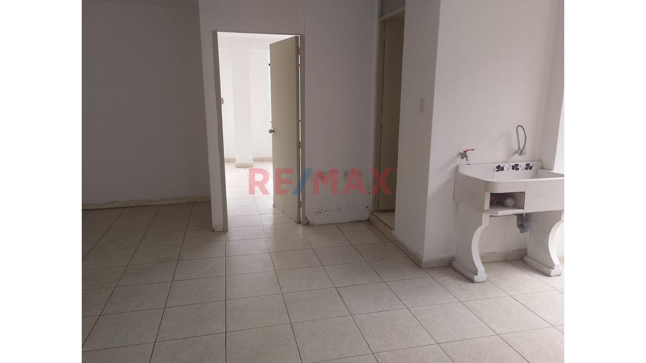 ¡Amplio Departamento En 3Er Piso En Av. Argentina!