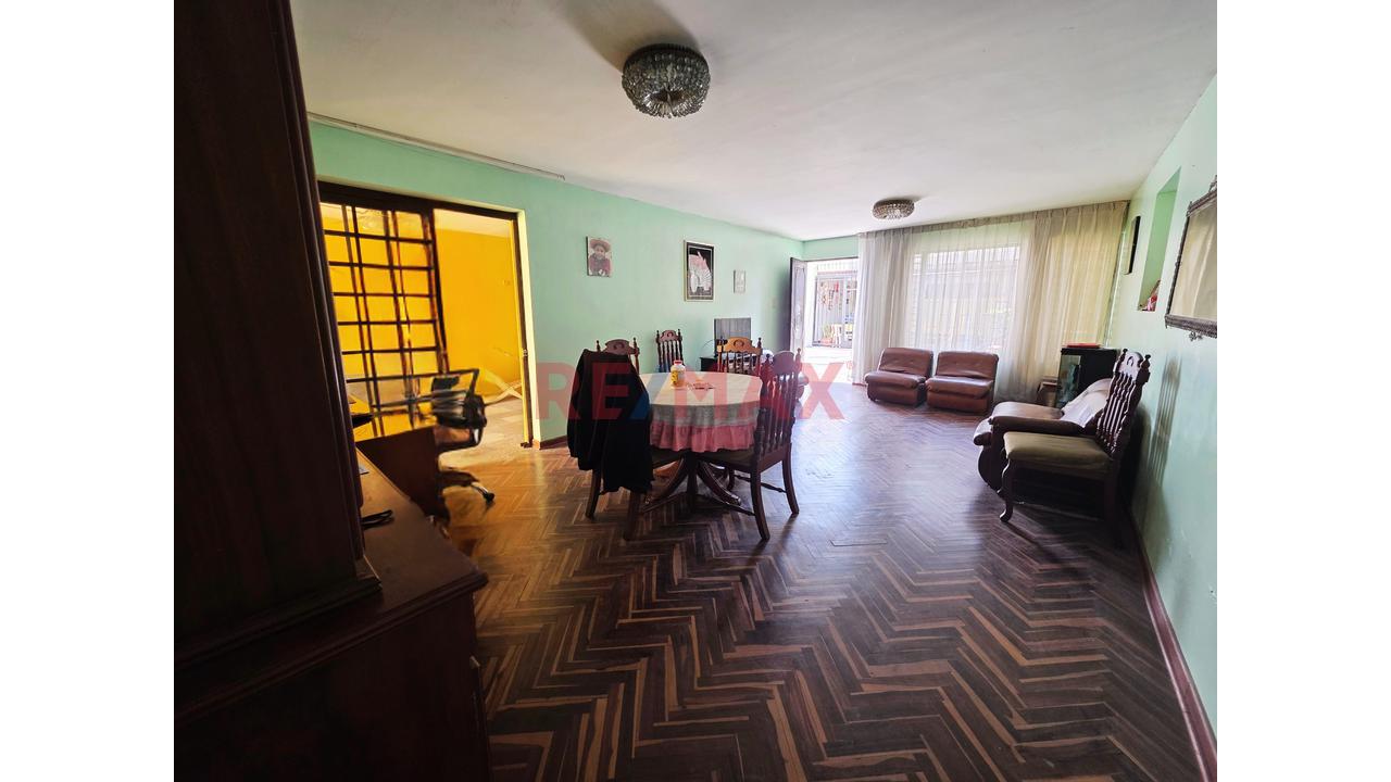 Vendo Casa De 160 M² Con Gran Potencial Y Accesos Independientes | San Miguel - 2