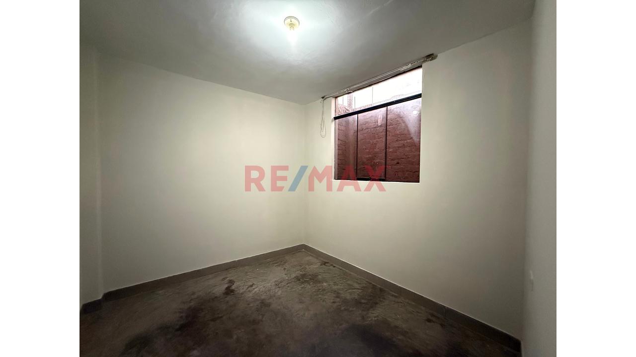 Venta Casa De 3 Pisos  – Urb. Alto Mochica - 8