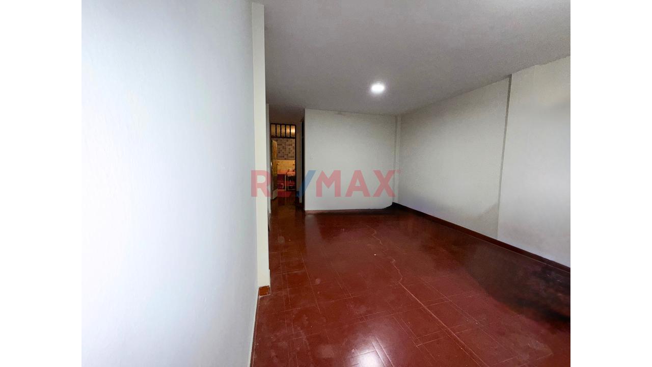 Venta Casa De 3 Pisos  – Urb. Alto Mochica - 3