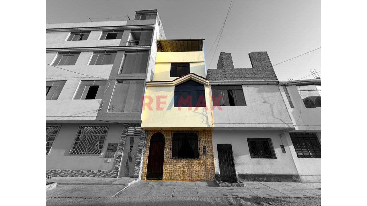 Venta Casa De 3 Pisos  – Urb. Alto Mochica - 14