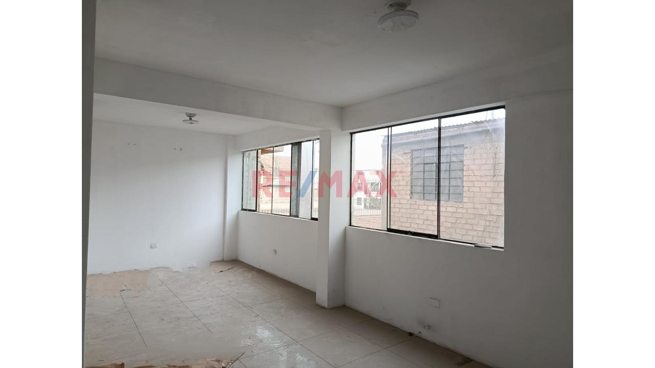 Venta De Local Comercial C0N Una Excelente Ubicacion En Los Olivos - 9