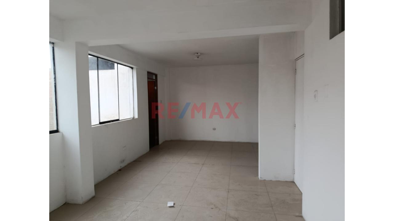 Venta De Local Comercial C0N Una Excelente Ubicacion En Los Olivos - 8