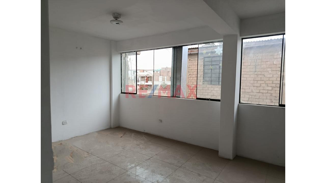 Venta De Local Comercial C0N Una Excelente Ubicacion En Los Olivos - 10