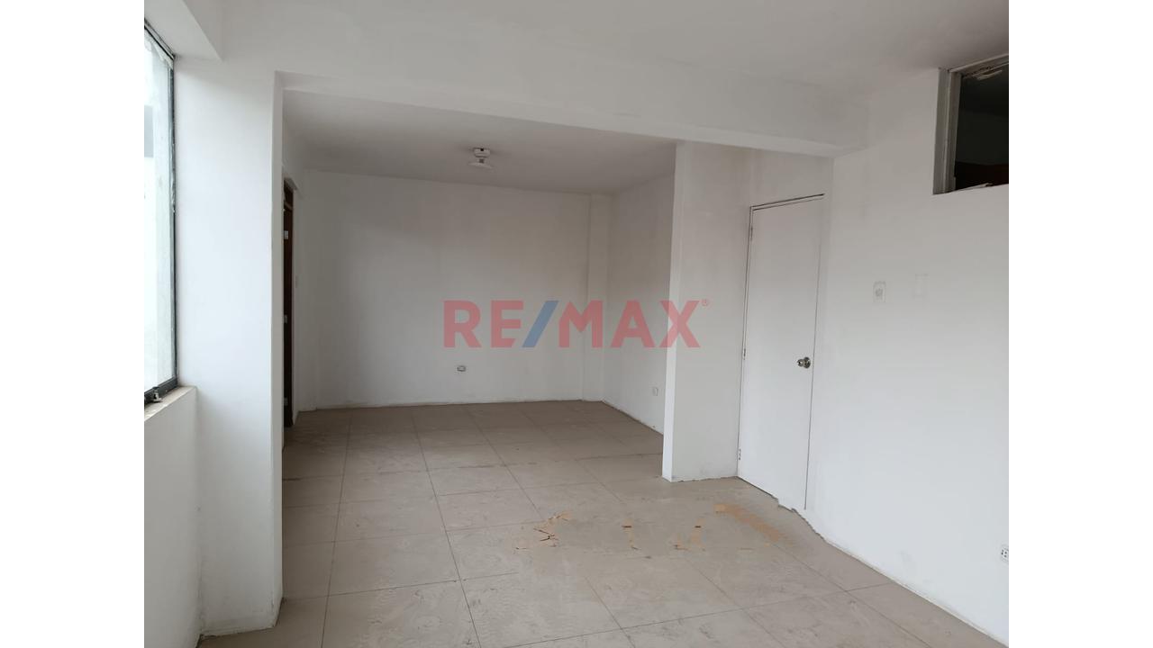 Venta De Local Comercial C0N Una Excelente Ubicacion En Los Olivos - 7