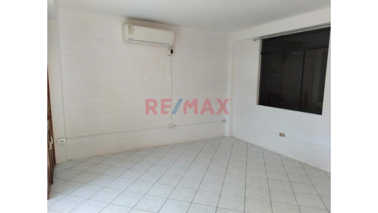 🏡✨ ¡Invierte En Talara! Casa De 2 Pisos Con Cochera, 4 Habitaciones Y Ubicación Estratégica 🚗📍 - 4