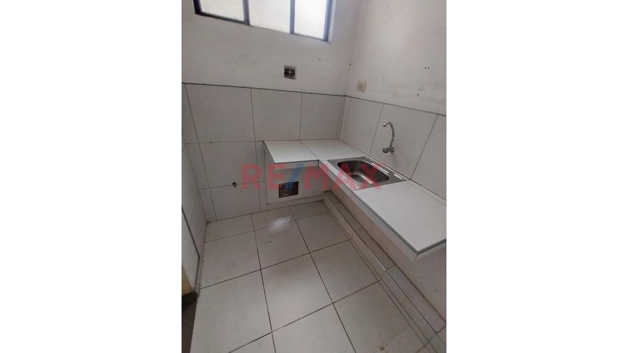 Se Vende Departamento Para Inversion Ideal Para Vivienda,Oficina,Almacen En El Rimac - 9