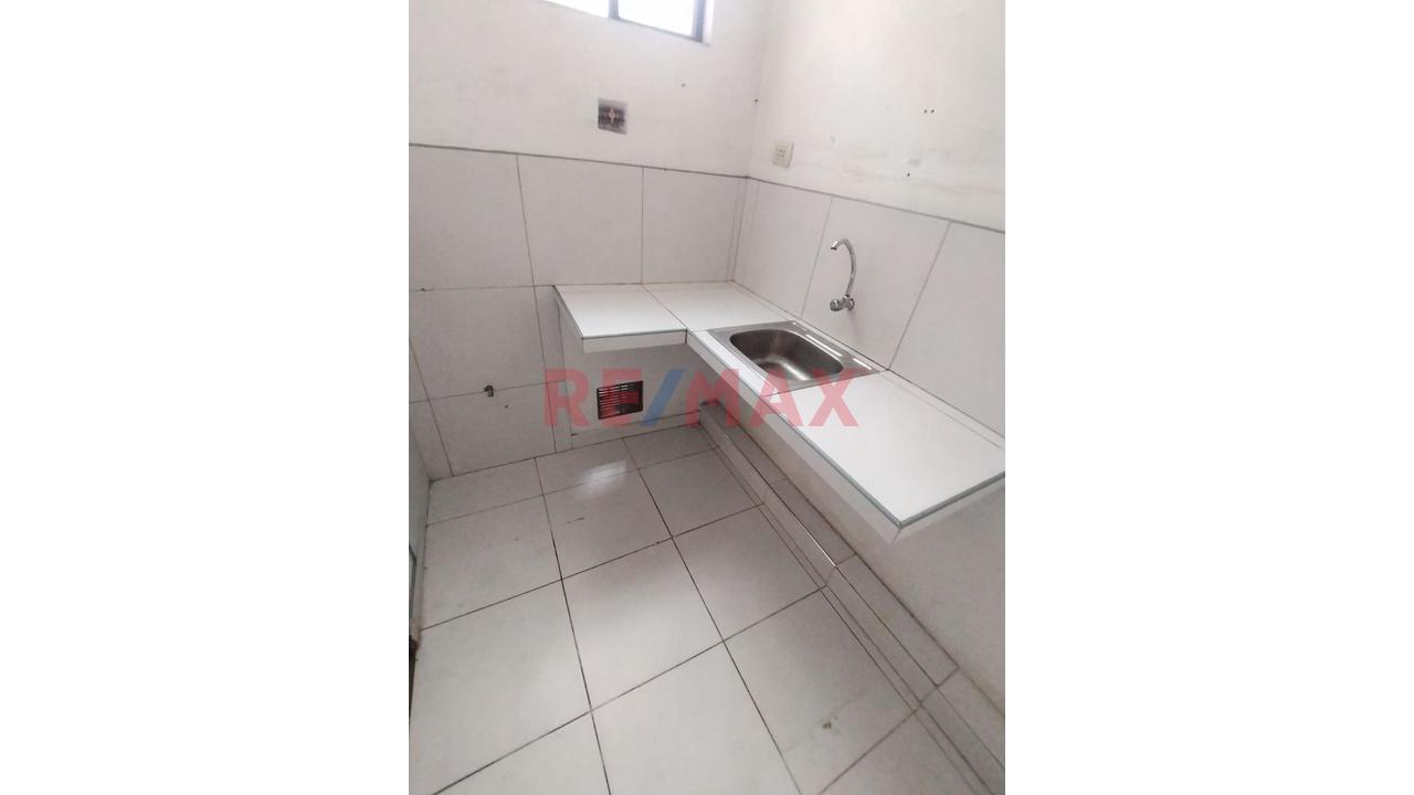 Se Vende Departamento Para Inversion Ideal Para Vivienda,Oficina,Almacen En El Rimac - 7