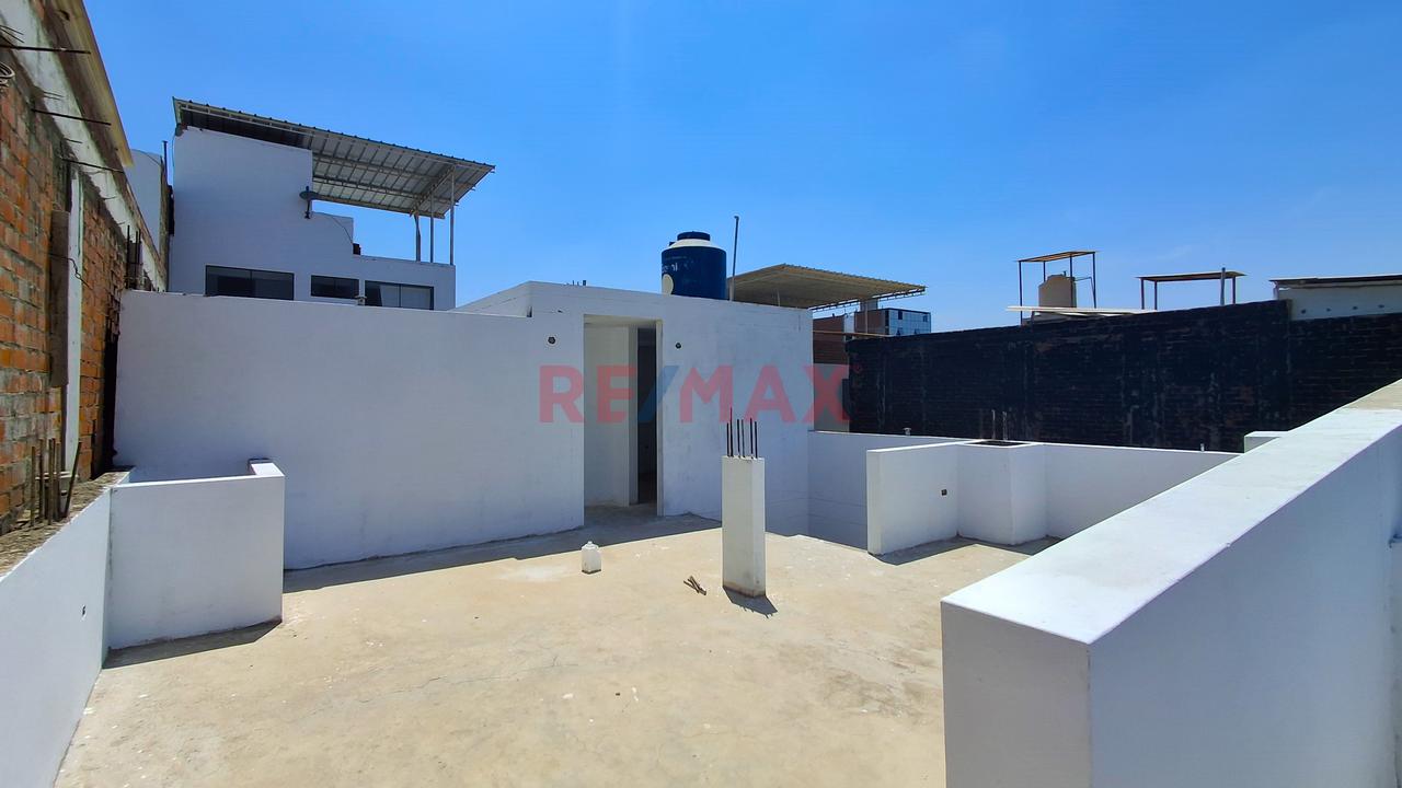 🏡 Ocasión Casa En Venta 📍 Urb. Miraflores Country Club Calle Las Bromelias Mz A2 Lote 12 Etapa 7 📏 A.T 163 M2 Y A.C 213 M2 - 18