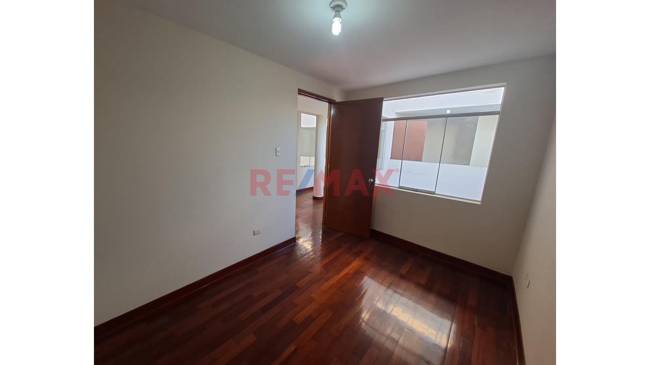 Lindo Departamento En Venta– Santiago De Surco - A Pasos Del Parque Ecologico Loma Amarilla — foto 9