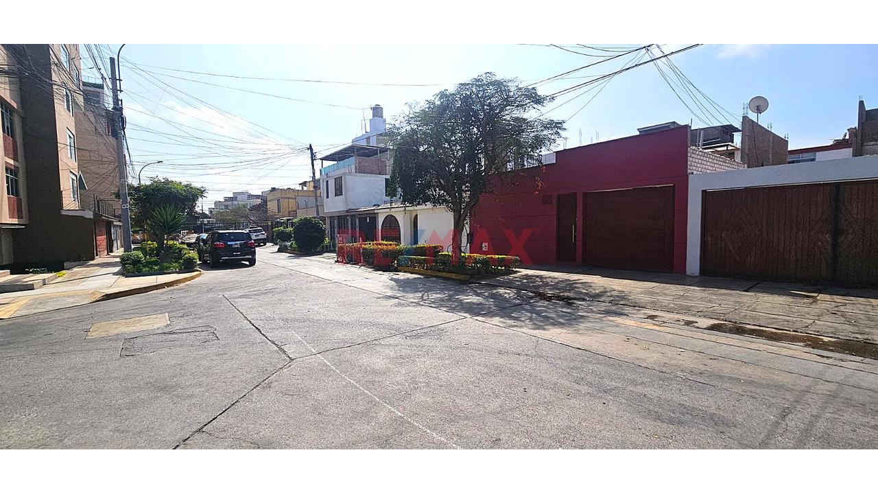 Casa De 127 M2 En Venta Con Cochera En Zona Residencial Limite De Lima Con Pueblo Libre - 2