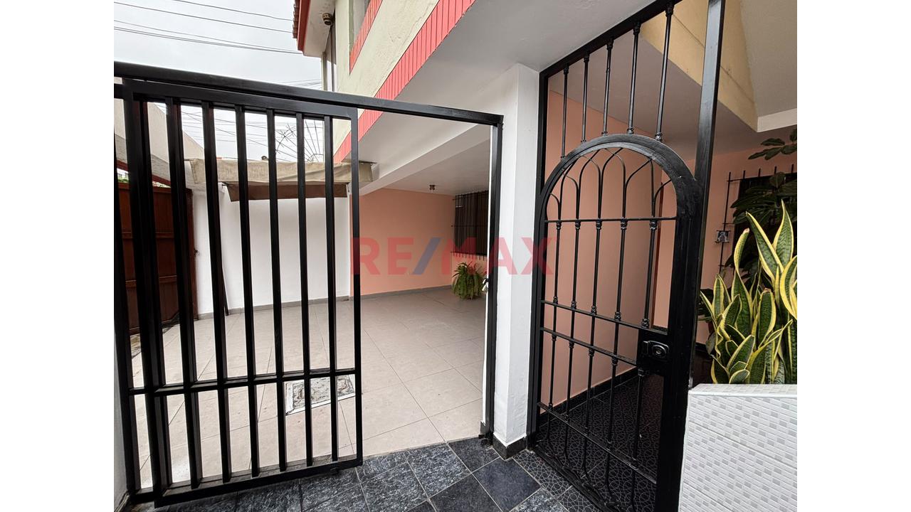 🏡 ¡Vive En Una De Las Zonas Más Residenciales Y Tranquilas De La Molina! Departamento En Venta Primer Piso — foto 2