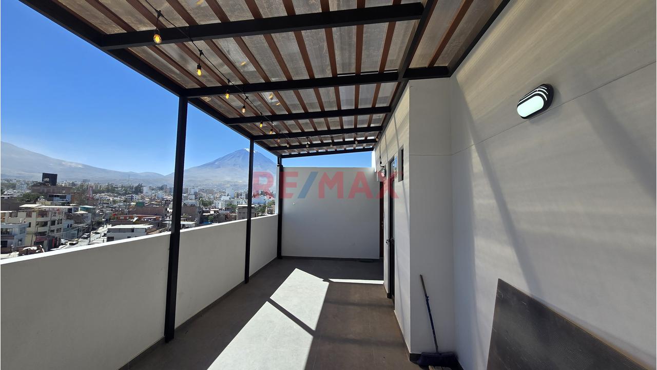 Departamento En Piso 4 Con Ubicacion Estrategica Vista E Iluminacion Natural En Cerro Colorado — foto 3