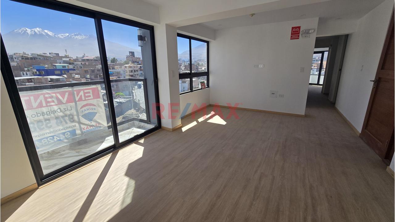 Departamento En Piso 7 Con Ubicacion Estrategica Vista E Iluminacion Natural En Cerro Colorado — foto 3