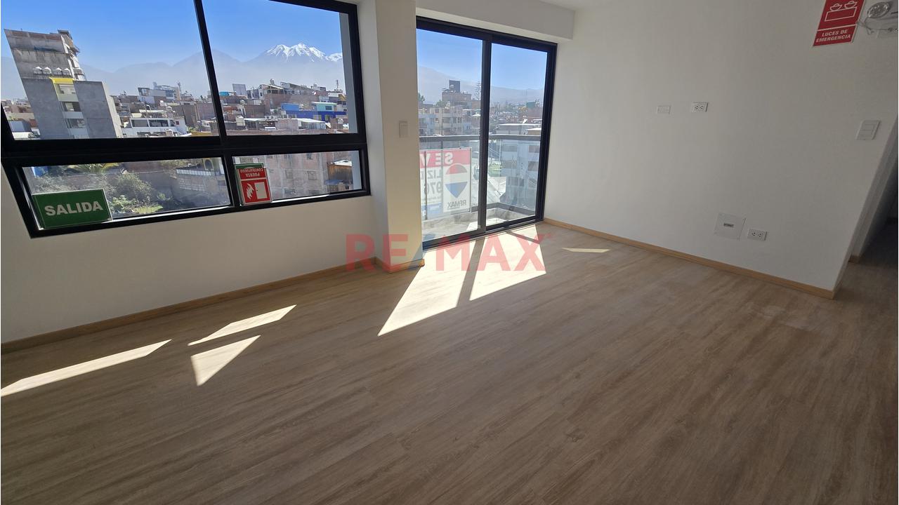 Departamento En Piso 8 Con Ubicacion Estrategica Vista E Iluminacion Natural En Cerro Colorado — foto 4