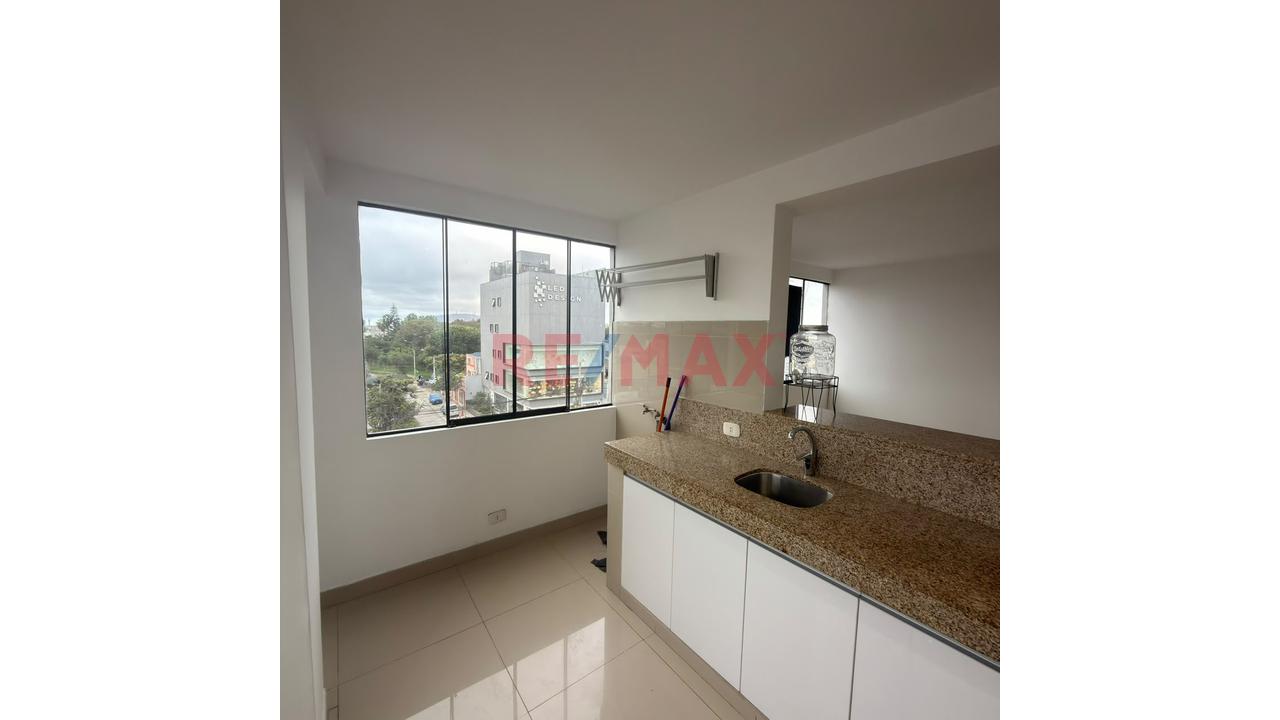 Venta De Departamento En Miraflores (A Una Cuadra Del Ovalo Higuereta) — foto 9