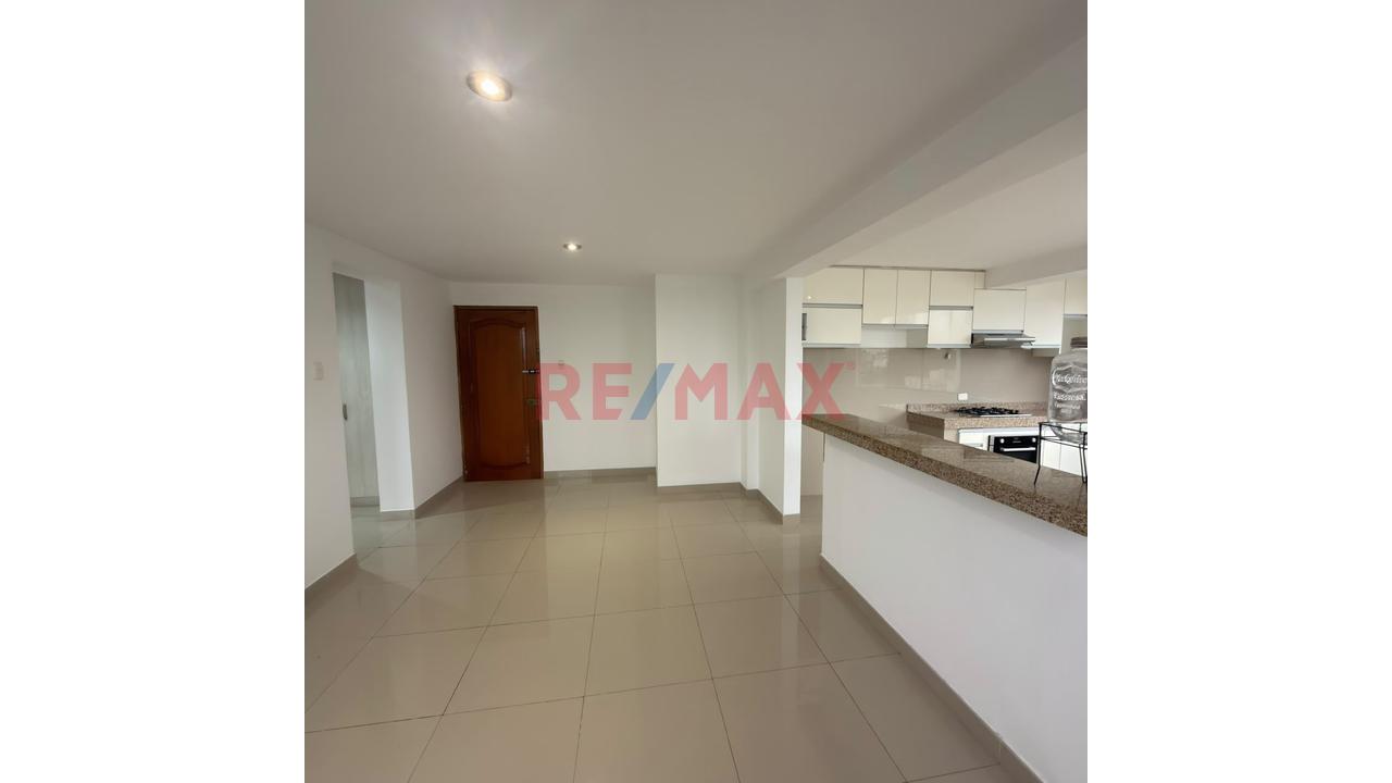 Venta De Departamento En Miraflores (A Una Cuadra Del Ovalo Higuereta) — foto 7