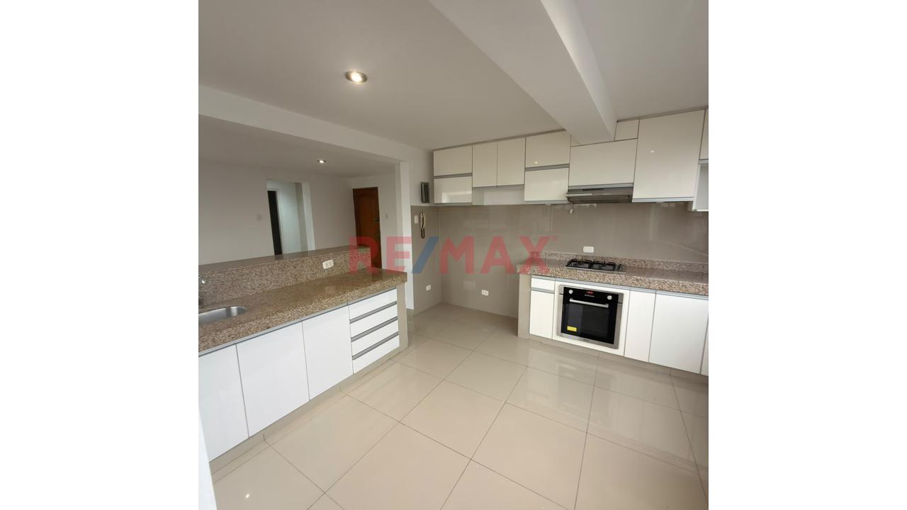 Venta De Departamento En Miraflores (A Una Cuadra Del Ovalo Higuereta) — foto 8