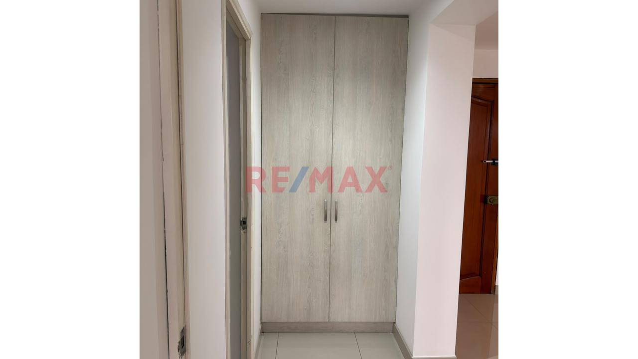 Venta De Departamento En Miraflores (A Una Cuadra Del Ovalo Higuereta) — foto 12