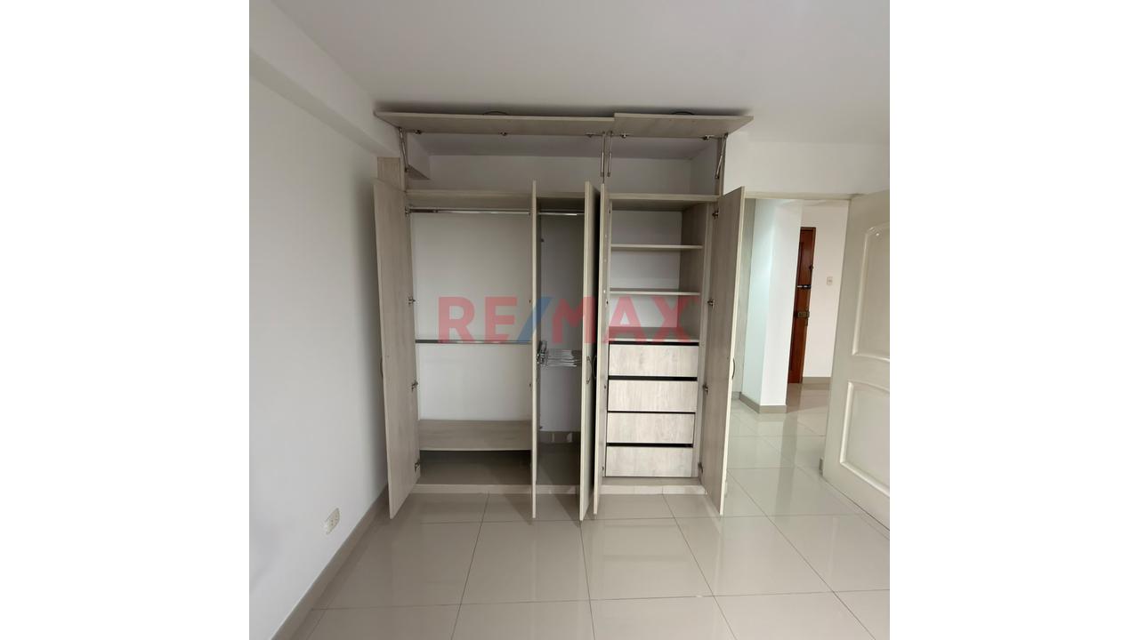 Venta De Departamento En Miraflores (A Una Cuadra Del Ovalo Higuereta) — foto 11