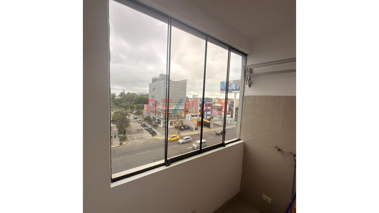 Venta De Departamento En Miraflores (A Una Cuadra Del Ovalo Higuereta) — foto 10