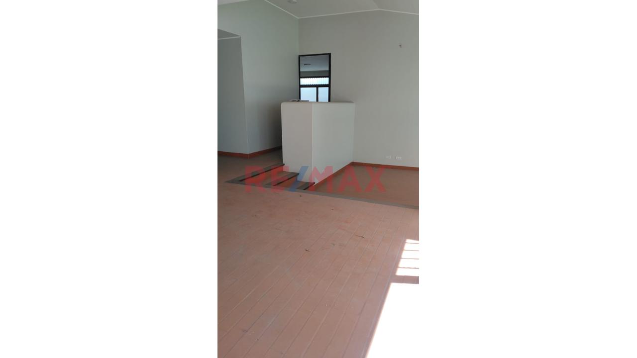Casa de 4 dormitorios y 3 baños ubicado en San Borja Casa de 4 dormitorios y 3 baños ubicado en San Borja