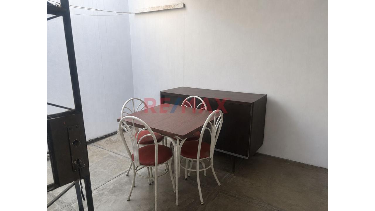 Venta De Casa Frente A Parque En Residencial Albretch - 7