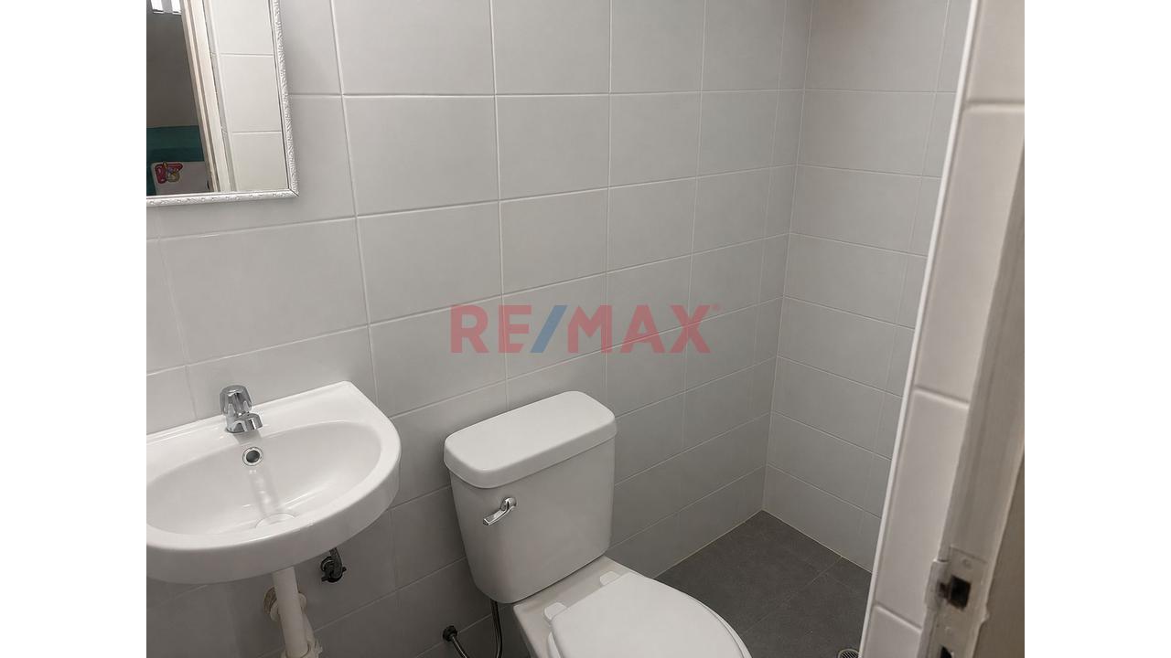 Venta De Casa Frente A Parque En Residencial Albretch - 9