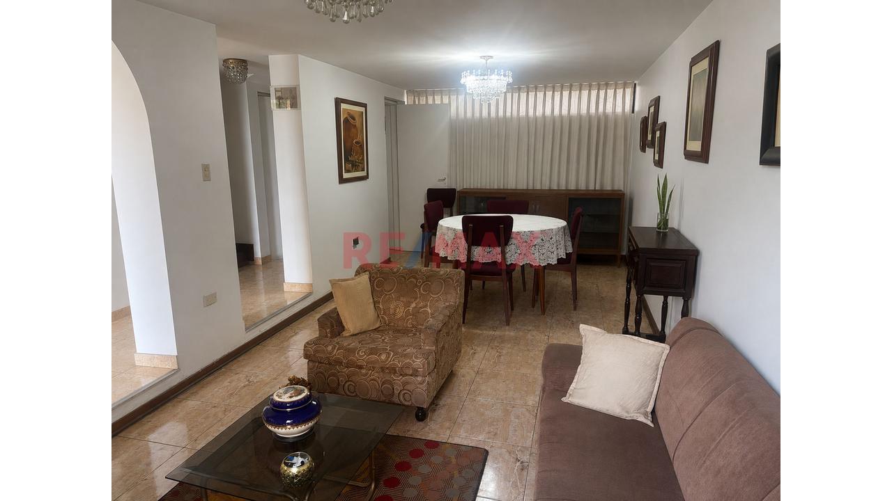 Venta De Casa Frente A Parque En Residencial Albretch - 4