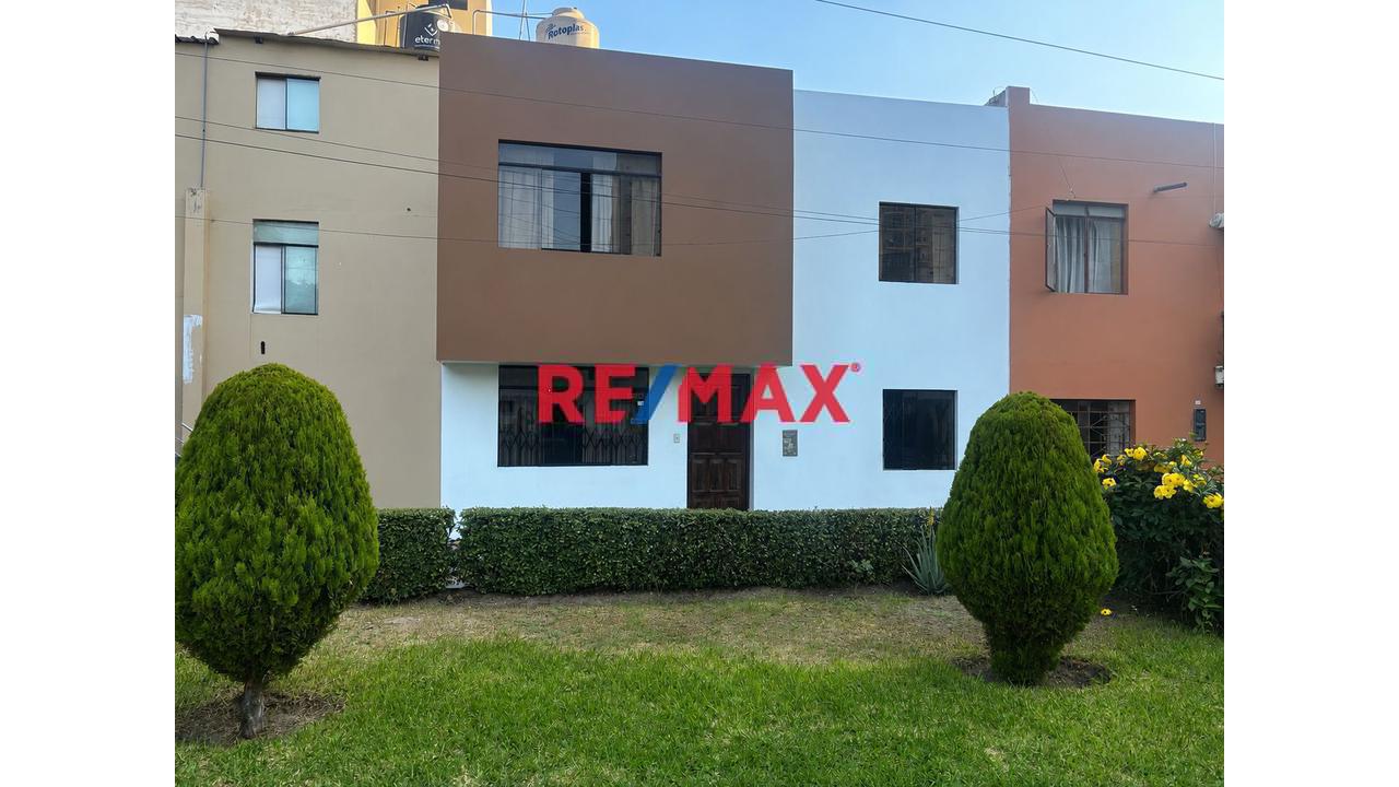 Venta De Casa Frente A Parque En Residencial Albretch - 1