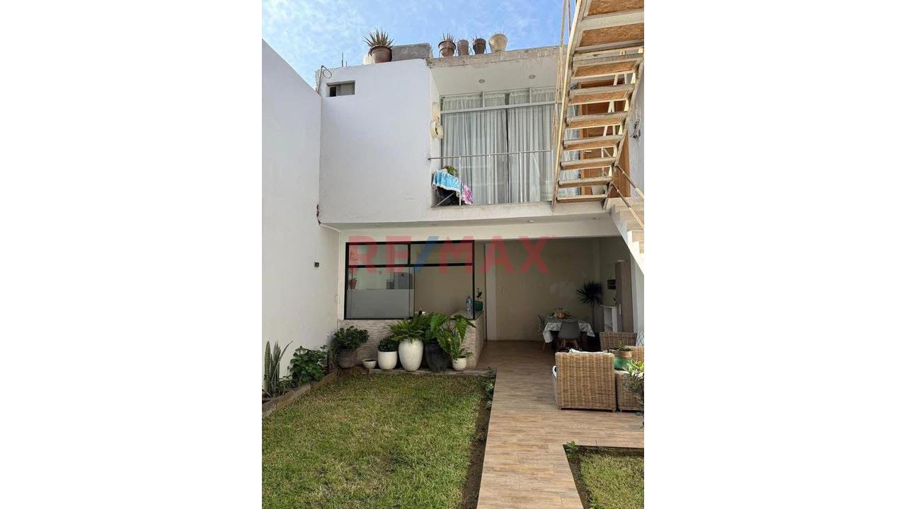 Venta Casa 3 Pisos Urb. Altos Del Valle- Moche - 6