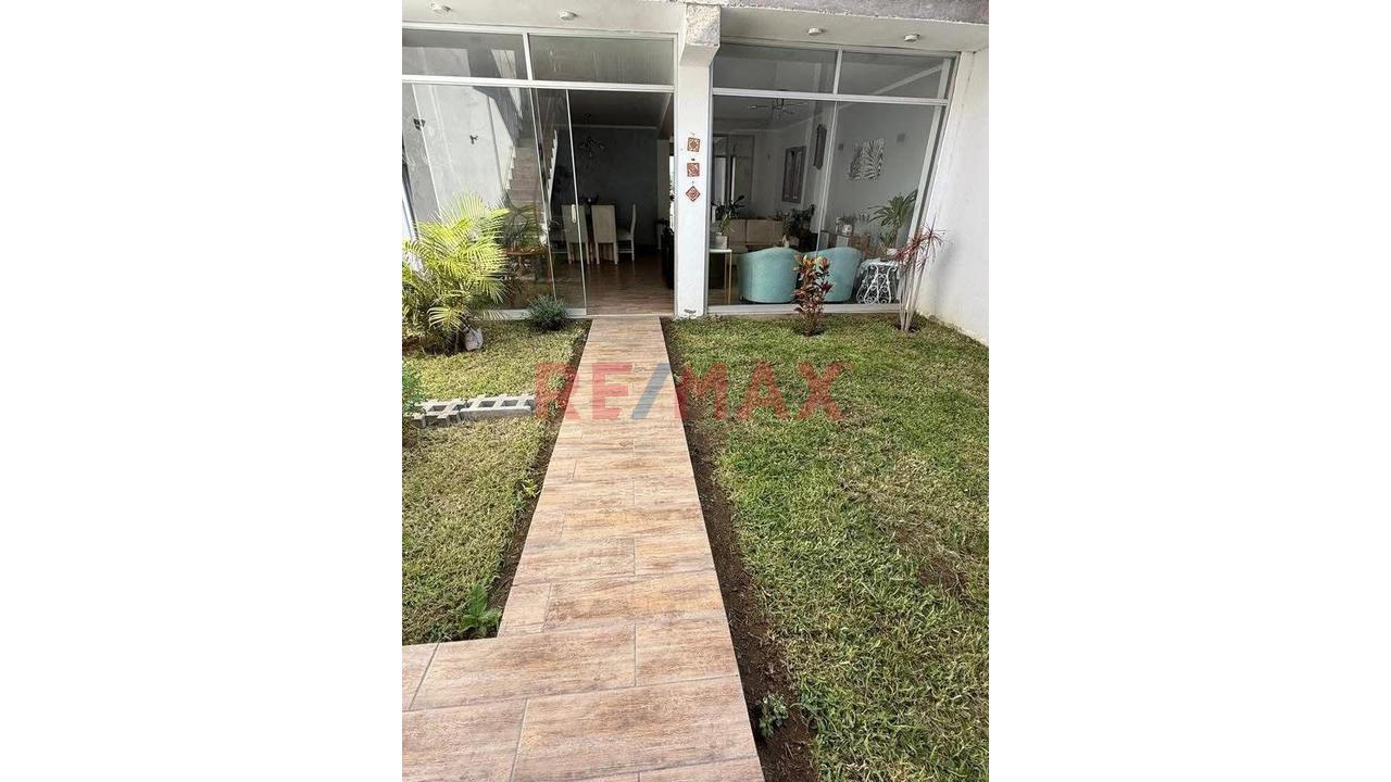 Venta Casa 3 Pisos Urb. Altos Del Valle- Moche - 3