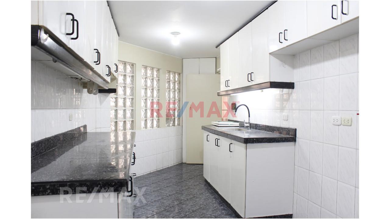 Gran Oportunidad De Venta De Departamento En San Borja, Ideal Para Una Familia Joven, En Una Zona Centrica Y Segura — foto 8