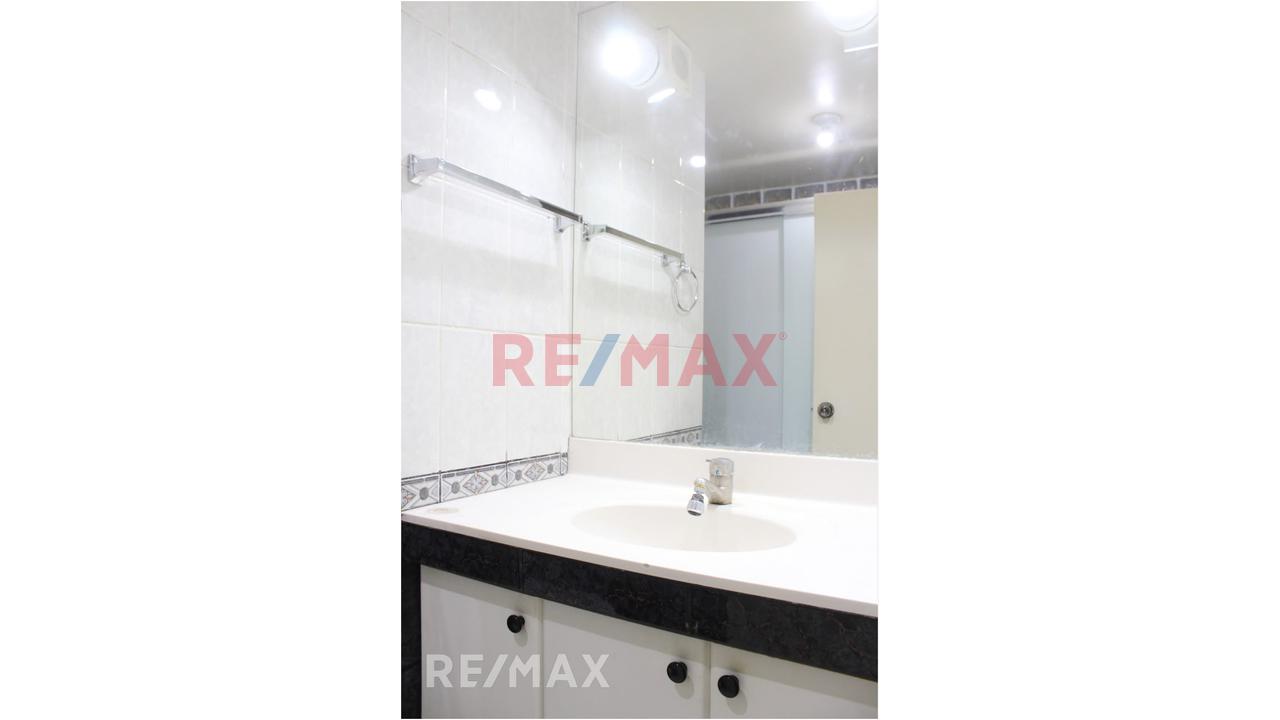 Gran Oportunidad De Venta De Departamento En San Borja, Ideal Para Una Familia Joven, En Una Zona Centrica Y Segura — foto 4