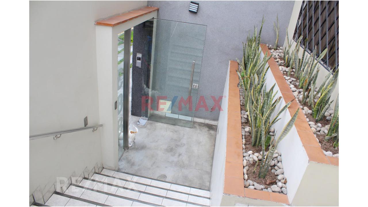 Gran Oportunidad De Venta De Departamento En San Borja, Ideal Para Una Familia Joven, En Una Zona Centrica Y Segura — foto 12