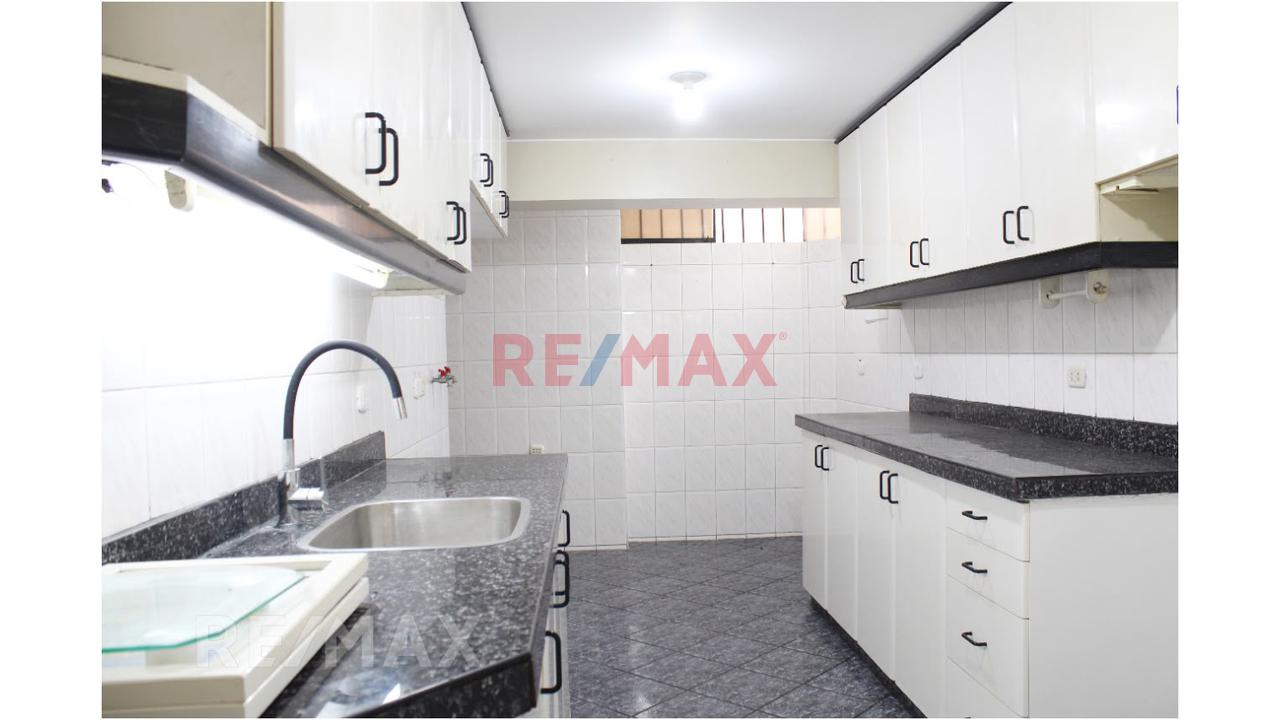 Gran Oportunidad De Venta De Departamento En San Borja, Ideal Para Una Familia Joven, En Una Zona Centrica Y Segura — foto 13