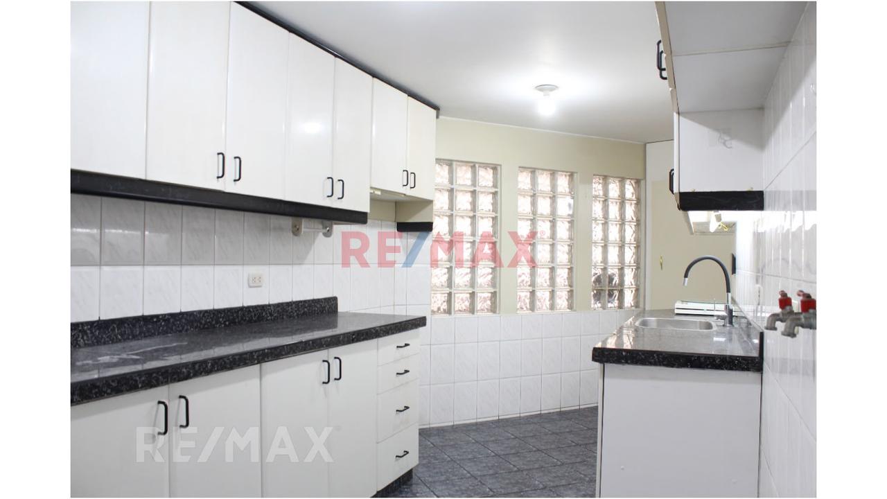 Gran Oportunidad De Venta De Departamento En San Borja, Ideal Para Una Familia Joven, En Una Zona Centrica Y Segura — foto 5